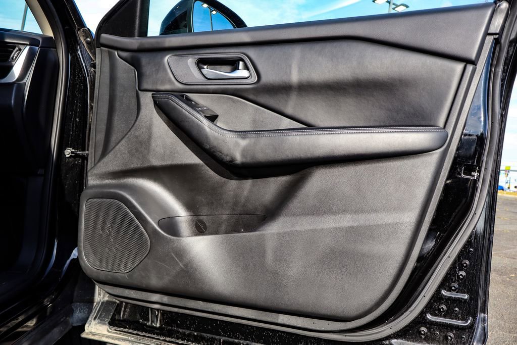 Used 2024 Nissan Rogue SV image 37