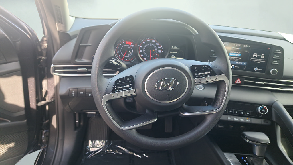 Used 2023 Hyundai Elantra SEL FWD image 30