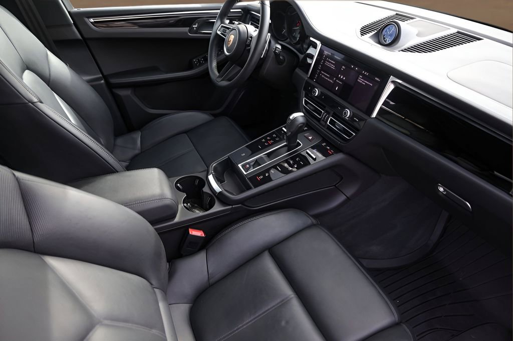 Used 2025 Porsche Macan image 30