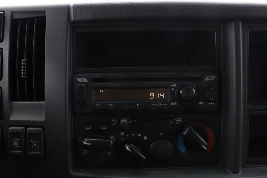 Used 2020 Isuzu NPR image 21