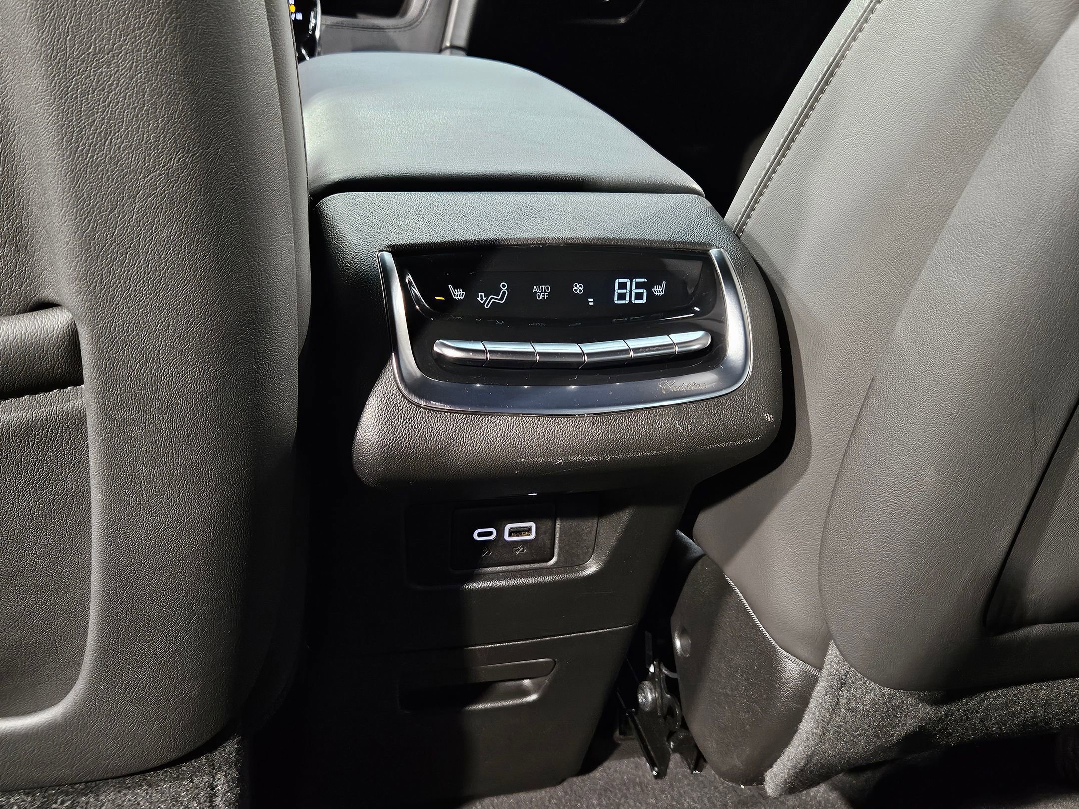 Used 2025 Cadillac XT6 Premium Luxury image 38