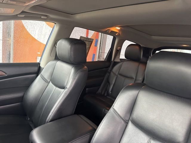 Used 2017 Nissan Pathfinder Platinum w/ Family Entertainment Package image 14