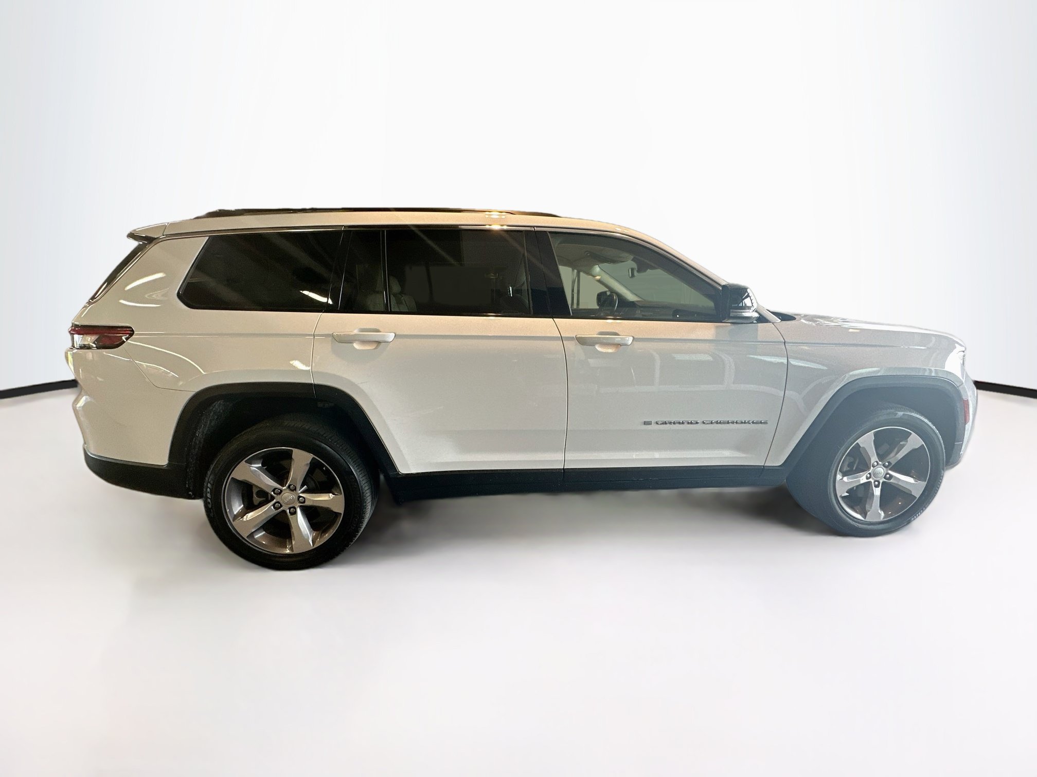 Used 2022 Jeep Grand Cherokee L Limited AWD/4WD image 10