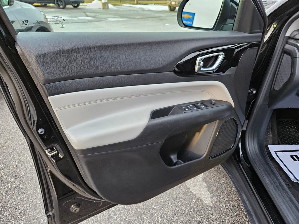 Used 2022 Jeep Compass Limited image 21