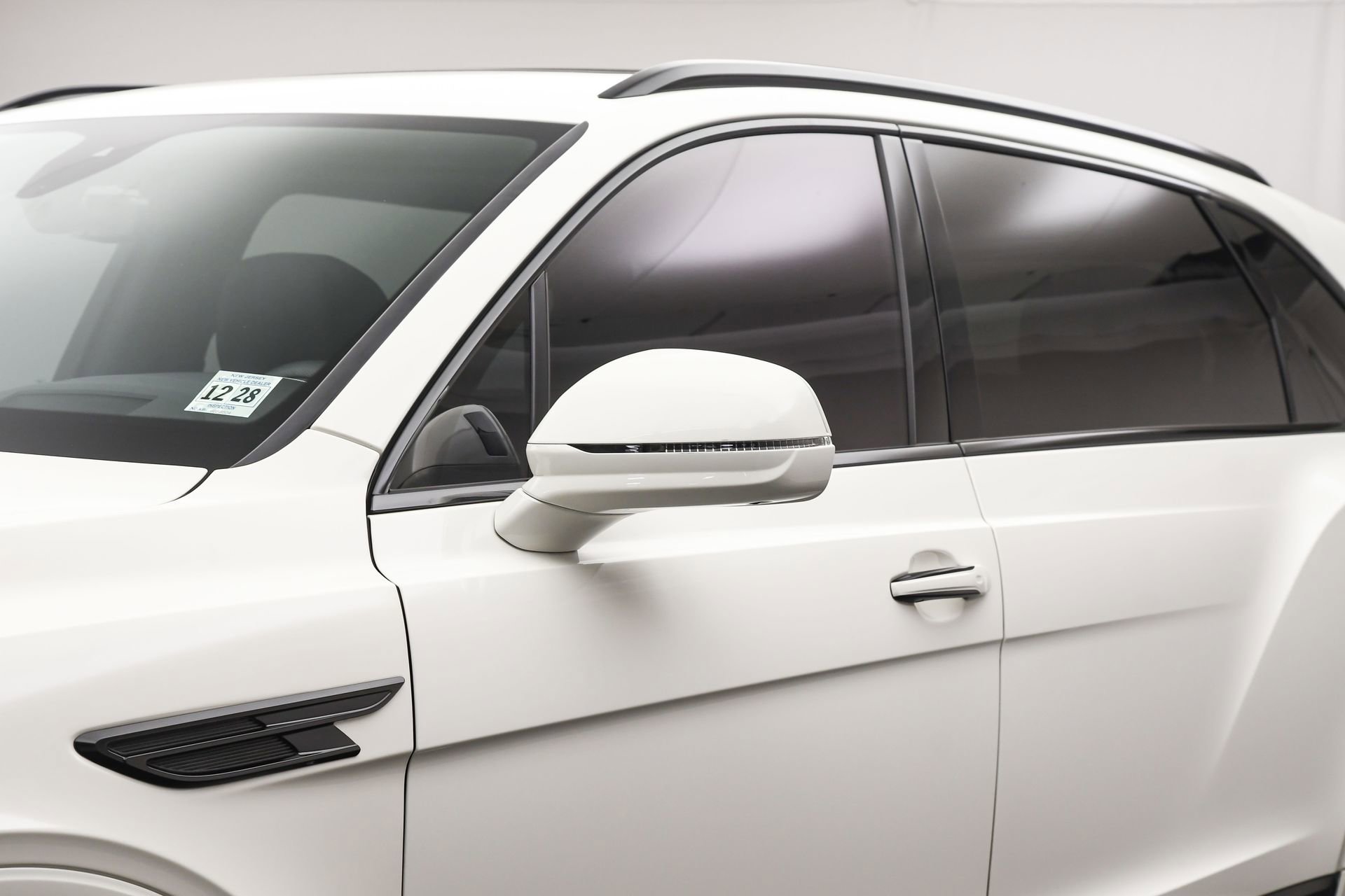 Used 2023 Bentley Bentayga Extended Wheelbase image 14