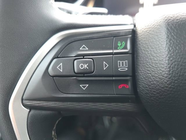 Used 2025 Jeep Grand Cherokee Laredo X image 20