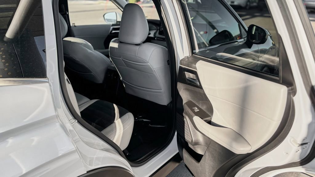 Used 2025 Mitsubishi Outlander SE FWD image 40