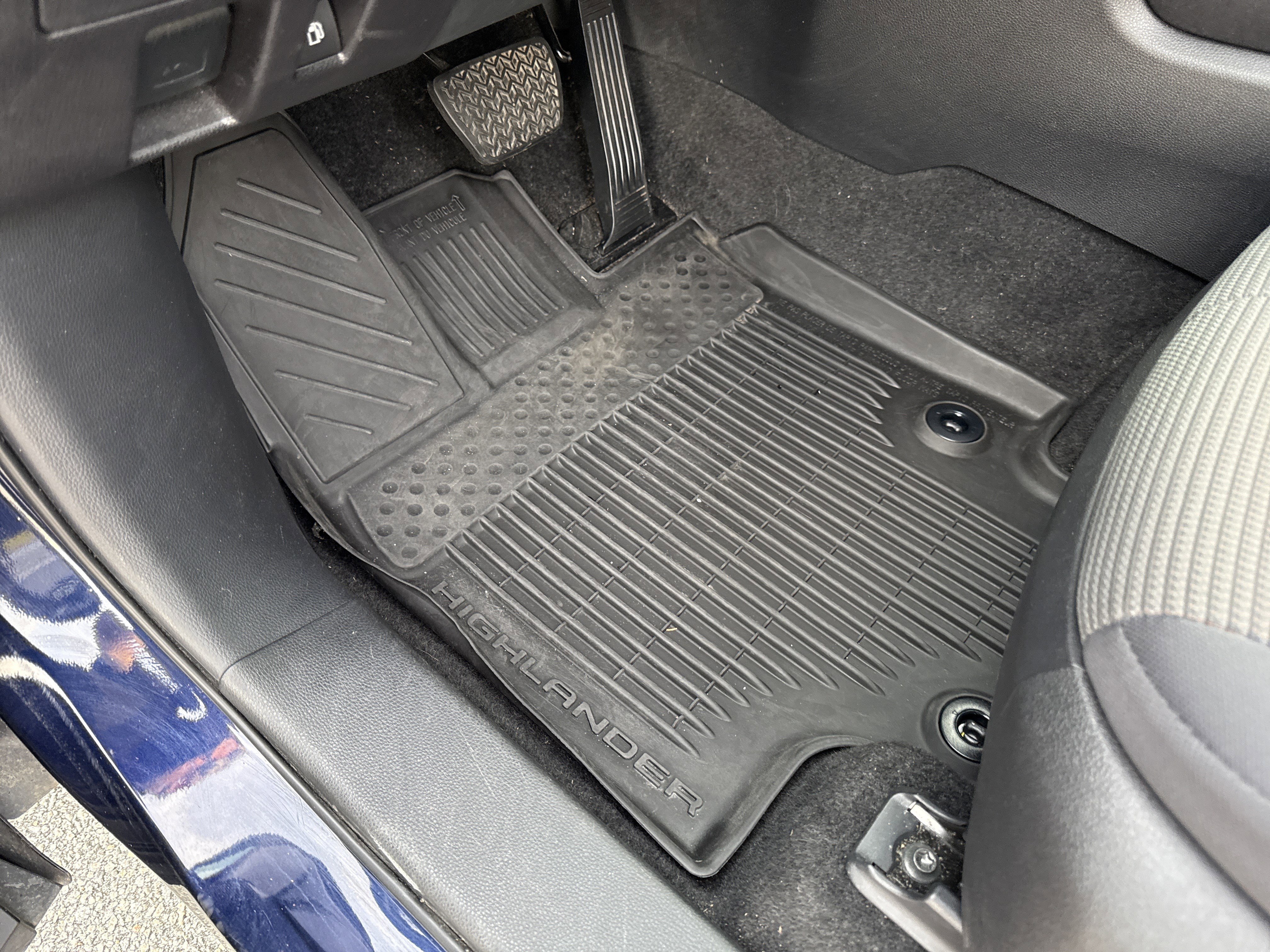 Used 2023 Toyota Highlander LE FWD image 16