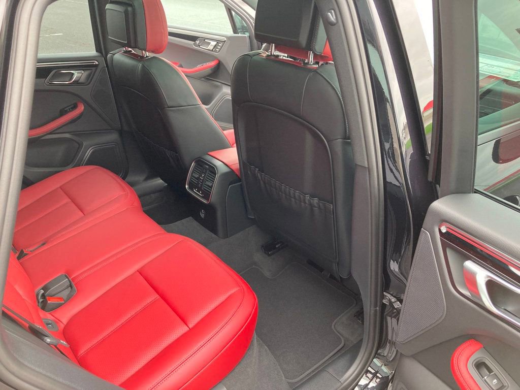 Used 2025 Porsche Macan image 20