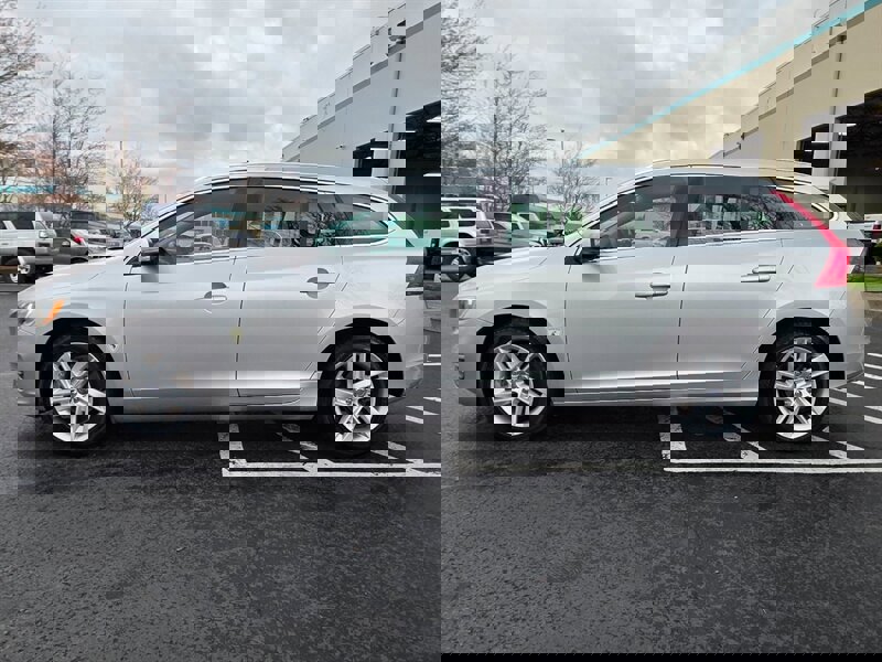 Used 2015 Volvo V60 T5 Premier image 3