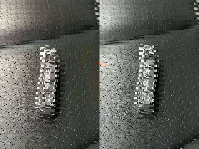 Used 2025 Chrysler Pacifica Select image 32