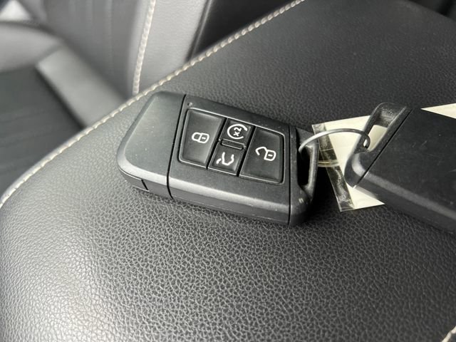Used 2022 Volkswagen Tiguan SE image 33