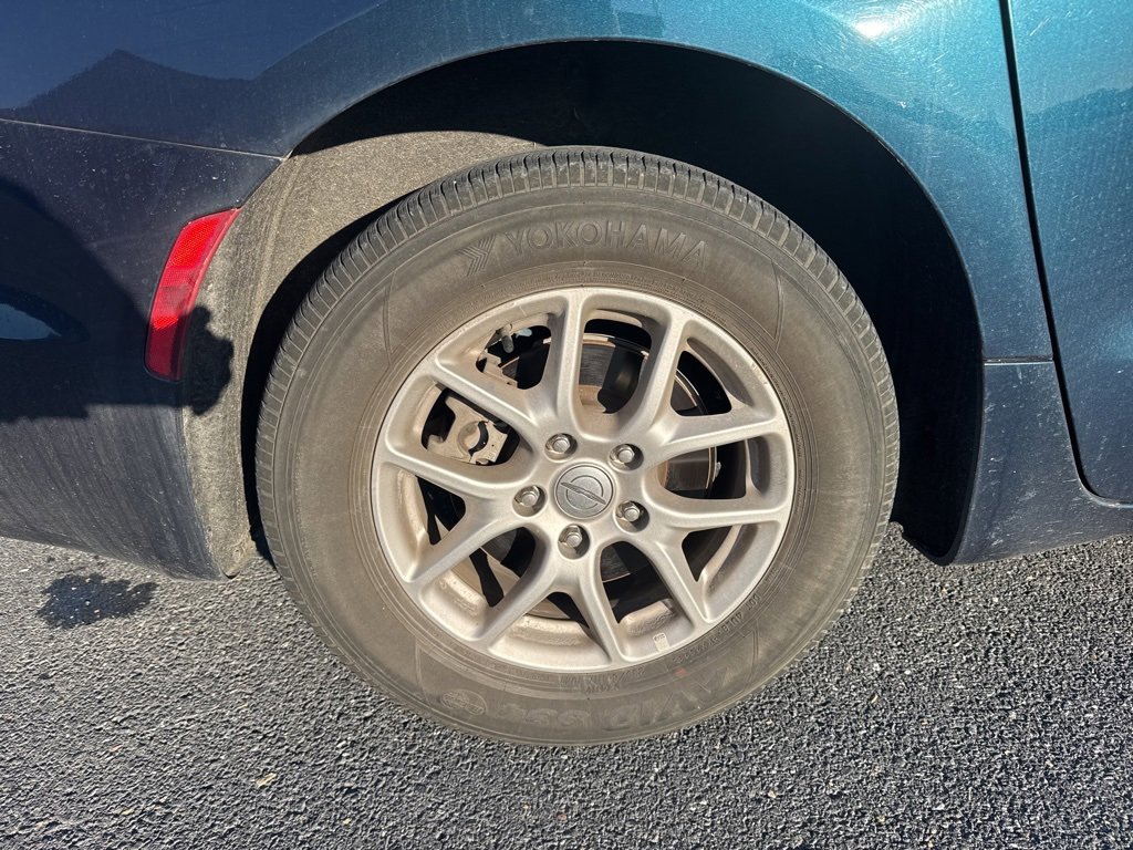 Used 2024 Chrysler Pacifica Touring-L image 11