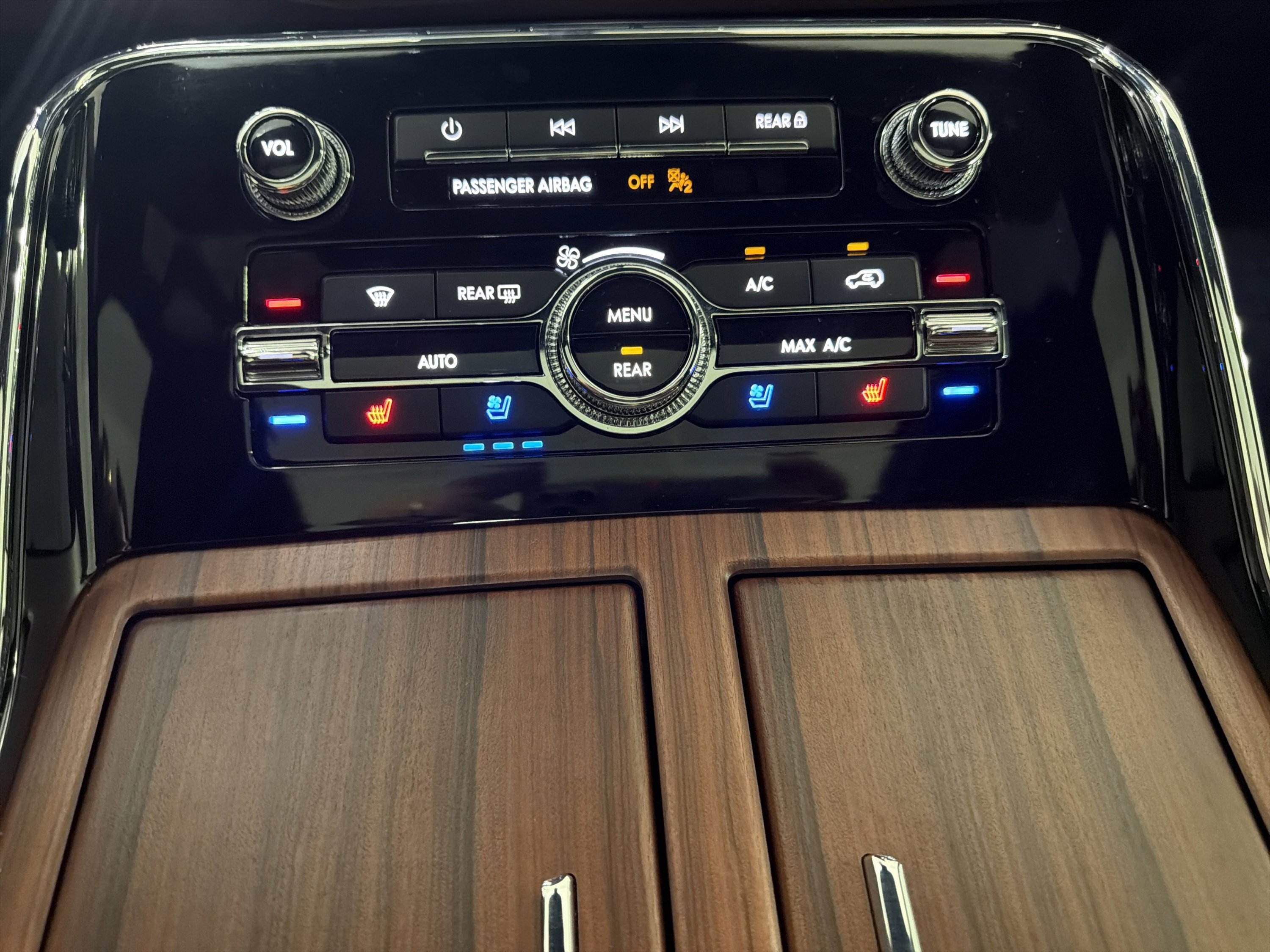 Used 2024 Lincoln Navigator L Reserve AWD/4WD image 15
