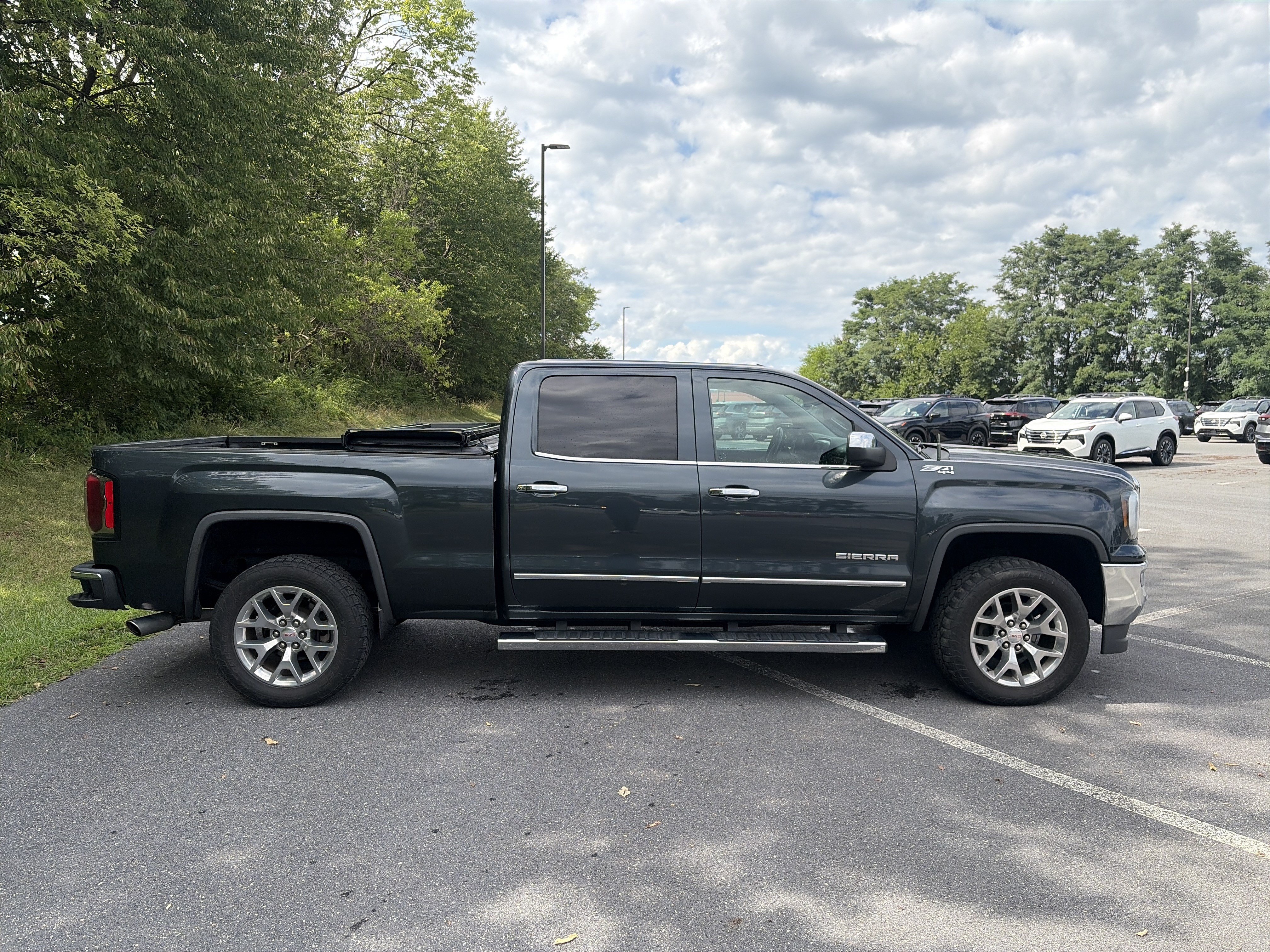 Used 2017 GMC Sierra 1500 SLT AWD/4WD image 4