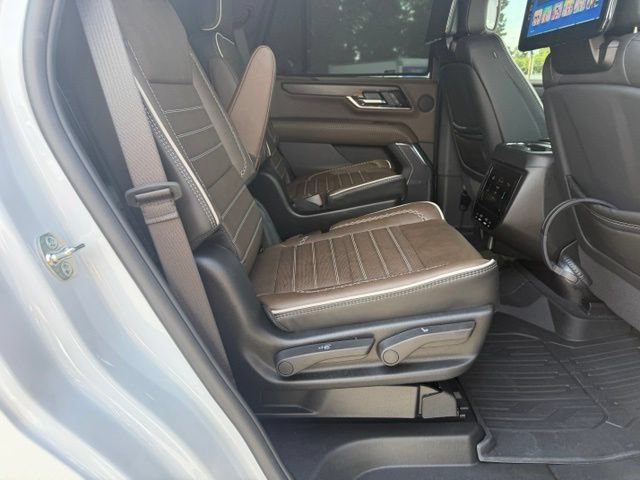 Used 2026 GMC Yukon Denali Ultimate w/ LPO, Illumination Package AWD/4WD image 12