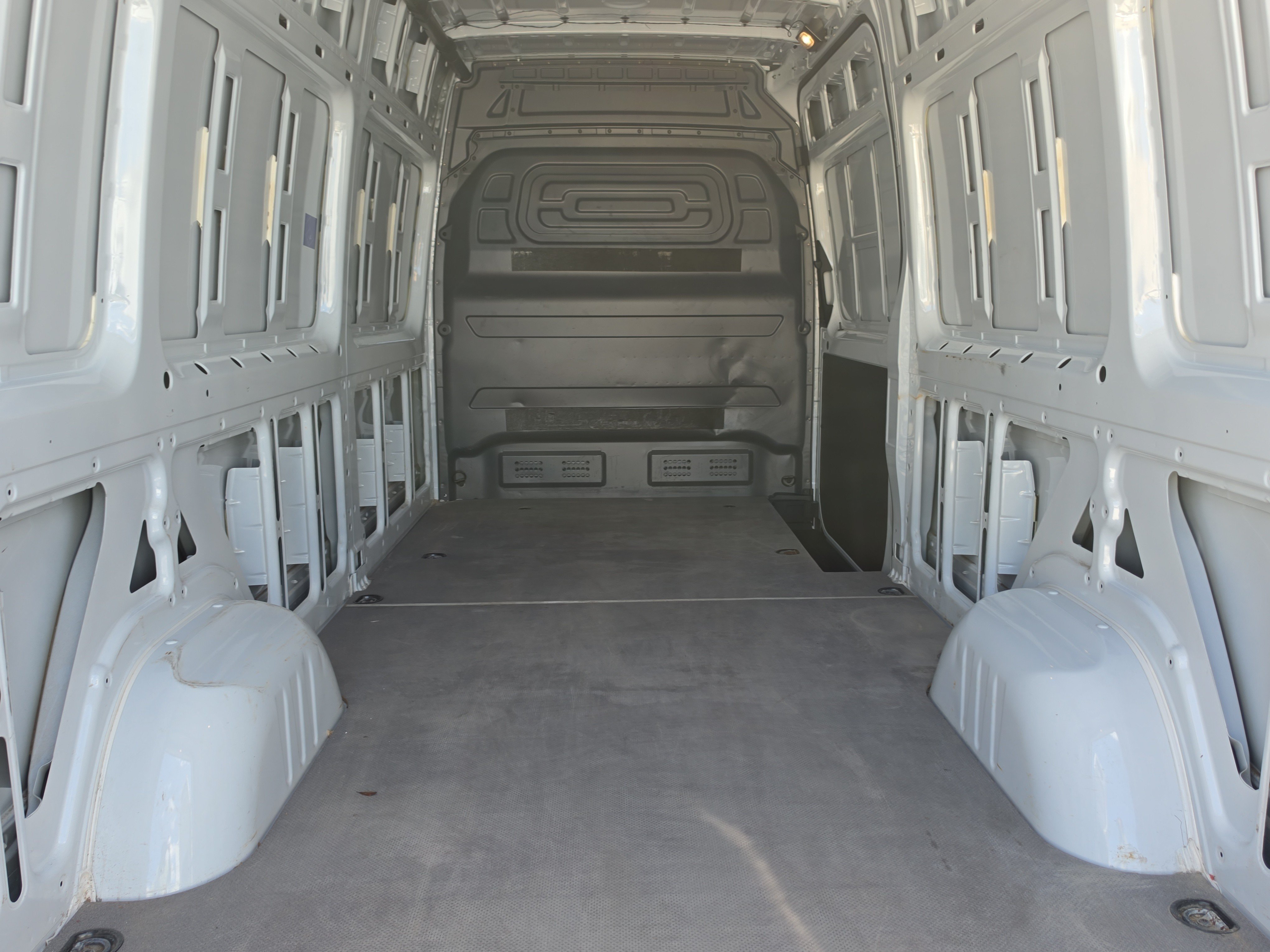 Used 2025 Mercedes-Benz Sprinter 2500 image 9