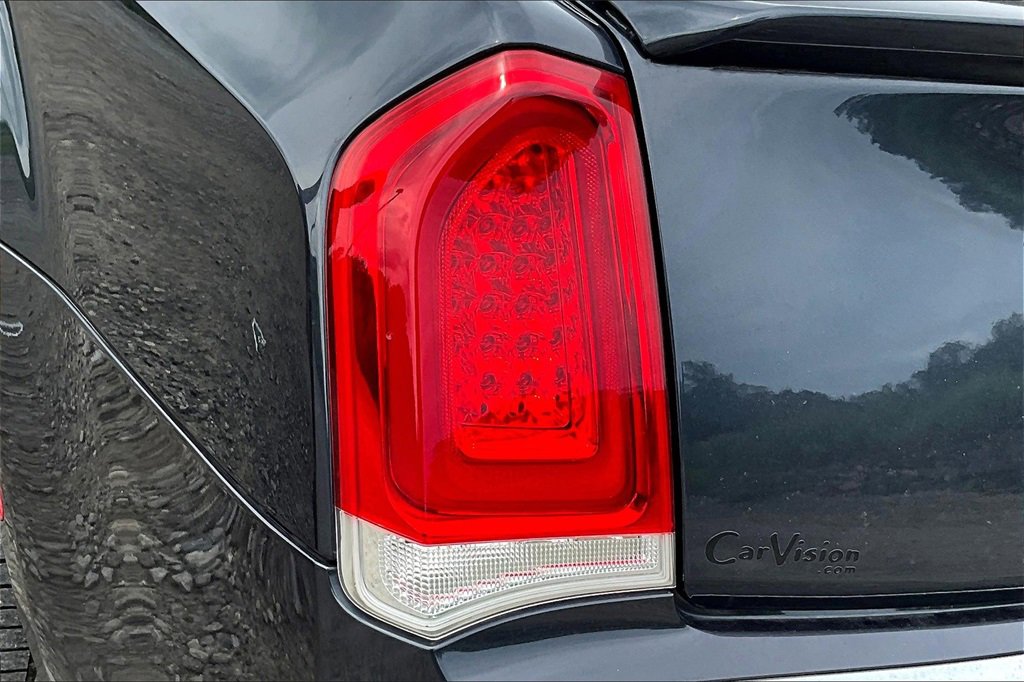 Used 2018 Chrysler 300 Limited image 28