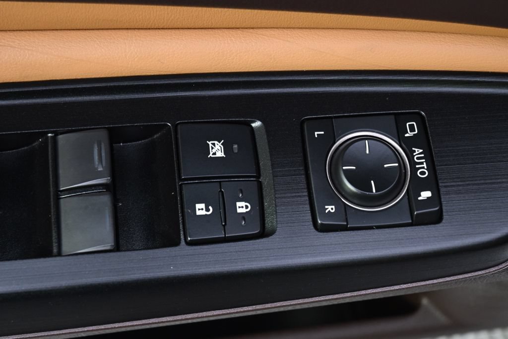 Used 2020 Lexus ES 350 Ultra Luxury w/ Accessory Package 2 FWD image 23