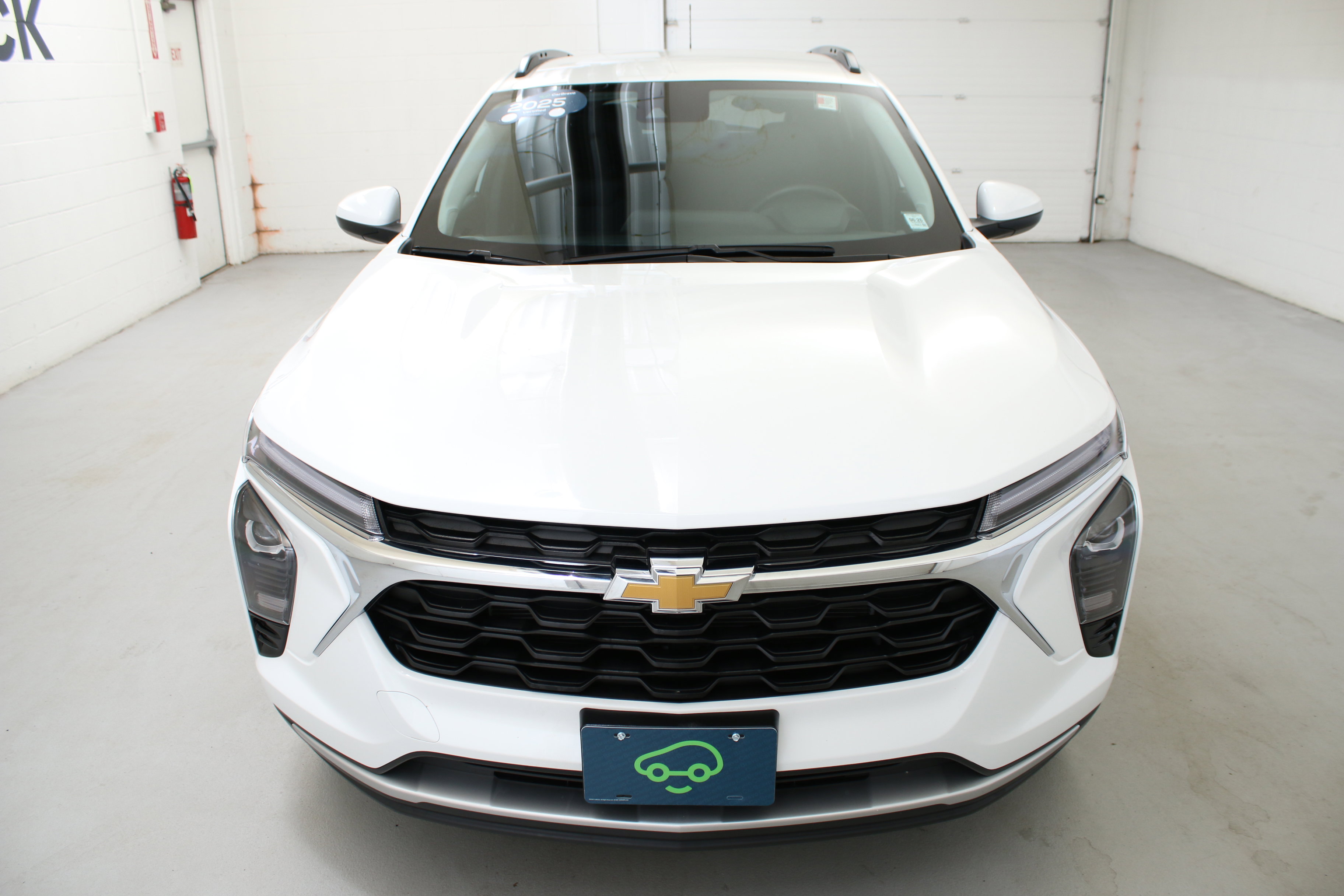 Certified 2025 Chevrolet Trax LT w/ Driver Confidence Package FWD image 3
