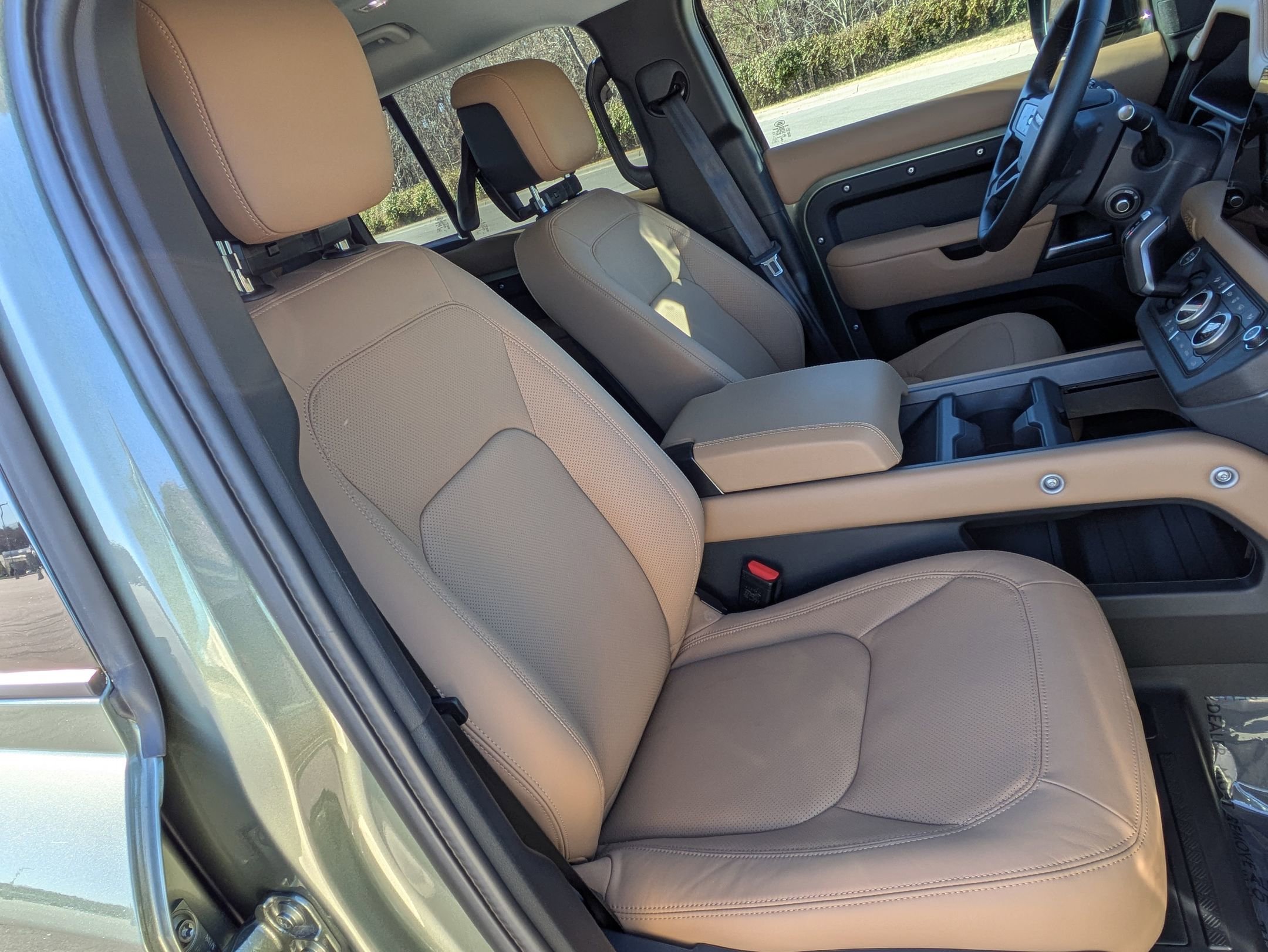 Used 2025 Land Rover Defender 110 X-Dynamic SE image 31