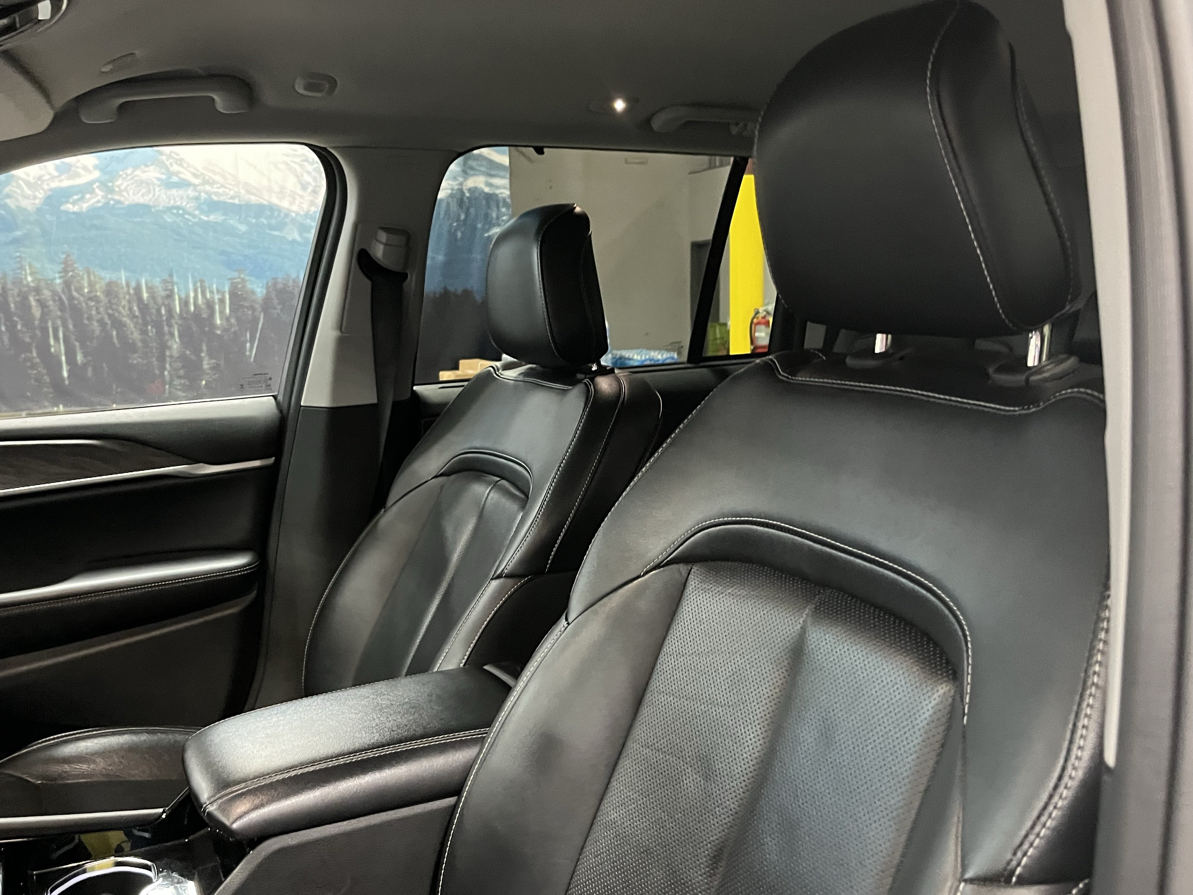 Used 2023 Jeep Grand Cherokee Limited w/ Luxury Tech Group II AWD/4WD image 18