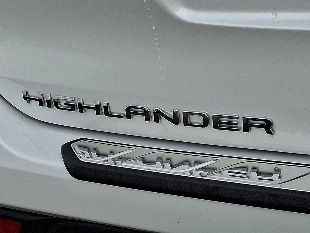 Used 2024 Toyota Highlander XLE image 30