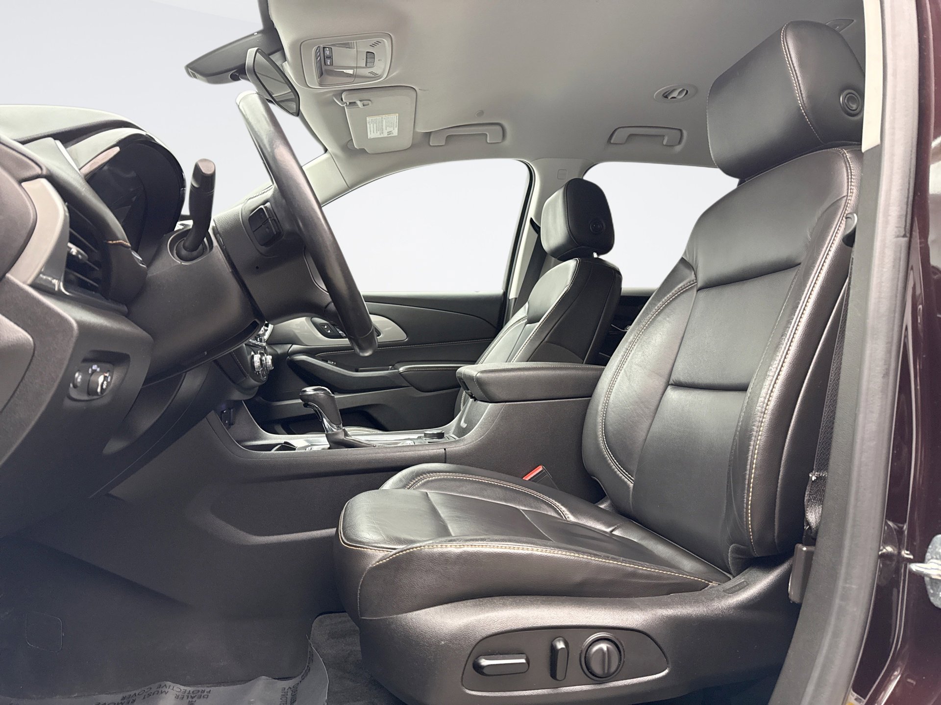 Used 2020 Chevrolet Traverse LT image 11