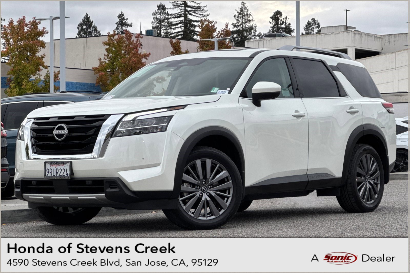 Used 2024 Nissan Pathfinder SL w/ SL Premium Package image 1