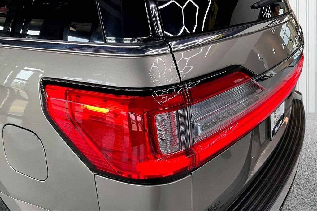 Used 2019 Lincoln Navigator Reserve AWD/4WD image 23