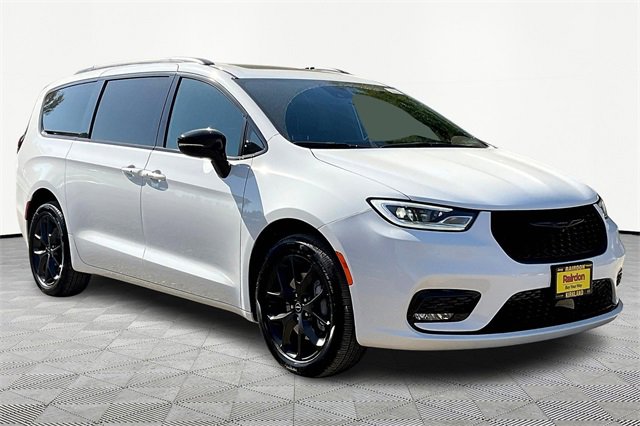 New 2026 Chrysler Pacifica Limited