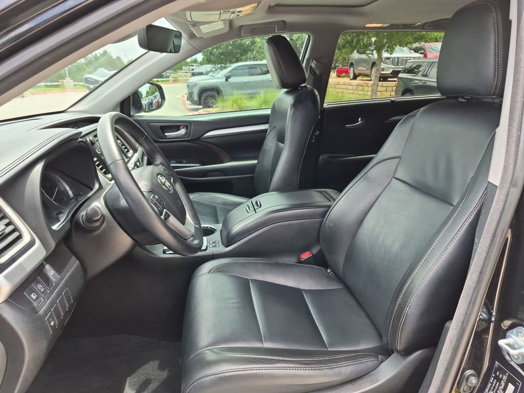 Used 2017 Toyota Highlander XLE FWD image 18