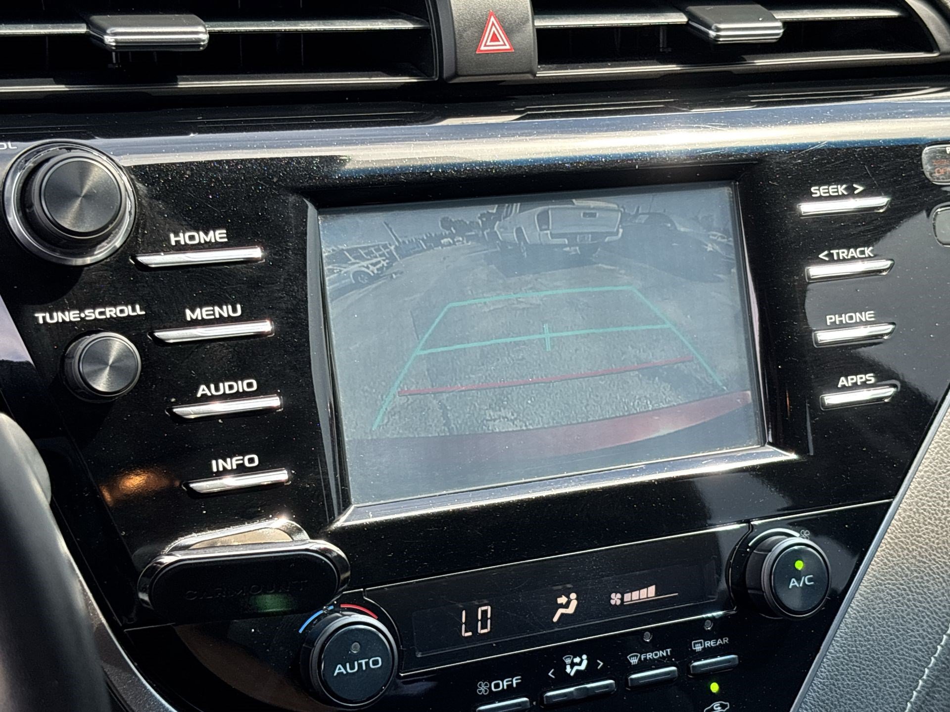 Used 2018 Toyota Camry SE FWD image 21
