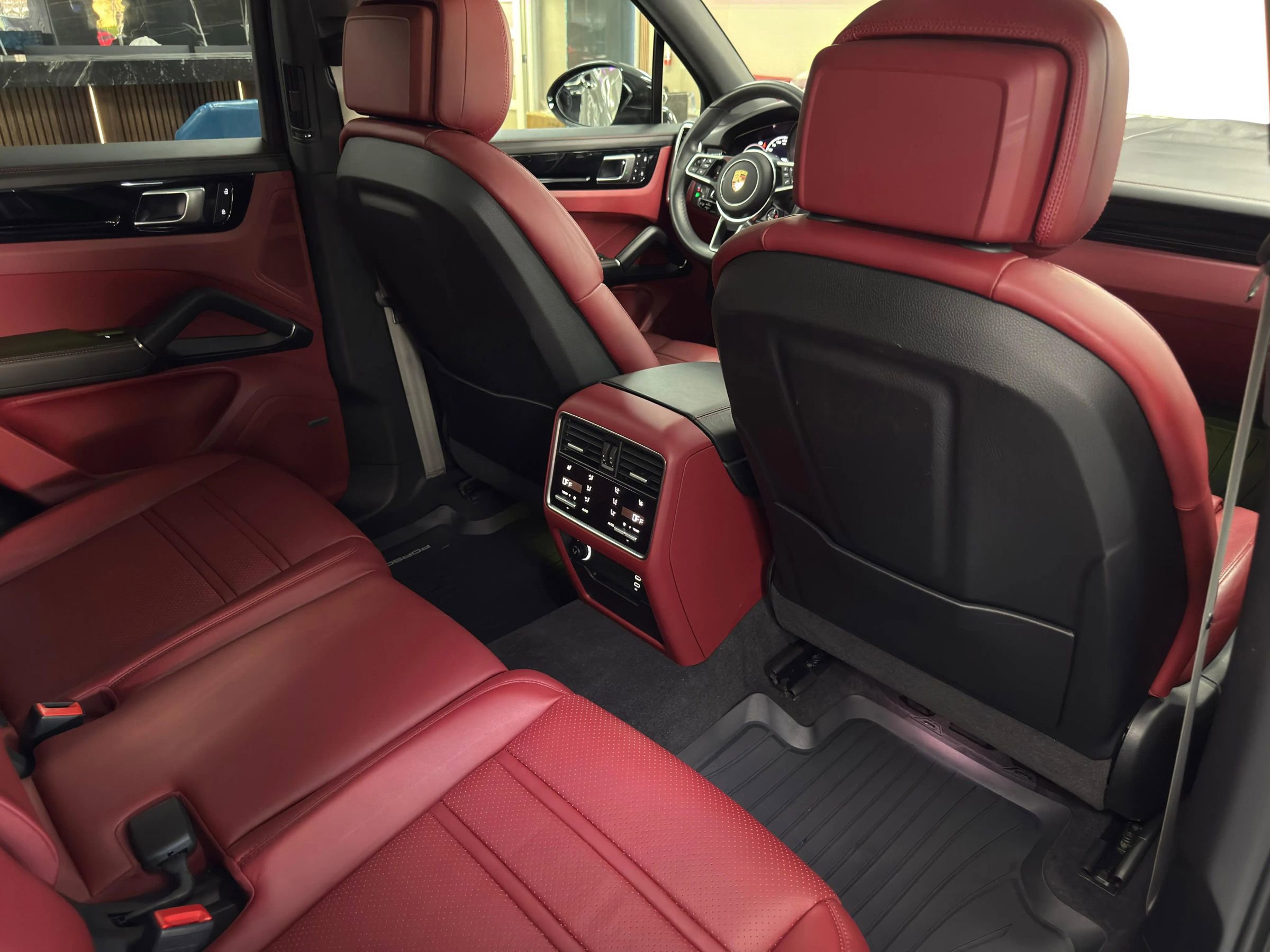 Used 2022 Porsche Cayenne Platinum Edition w/ Premium Package Plus AWD/4WD image 16