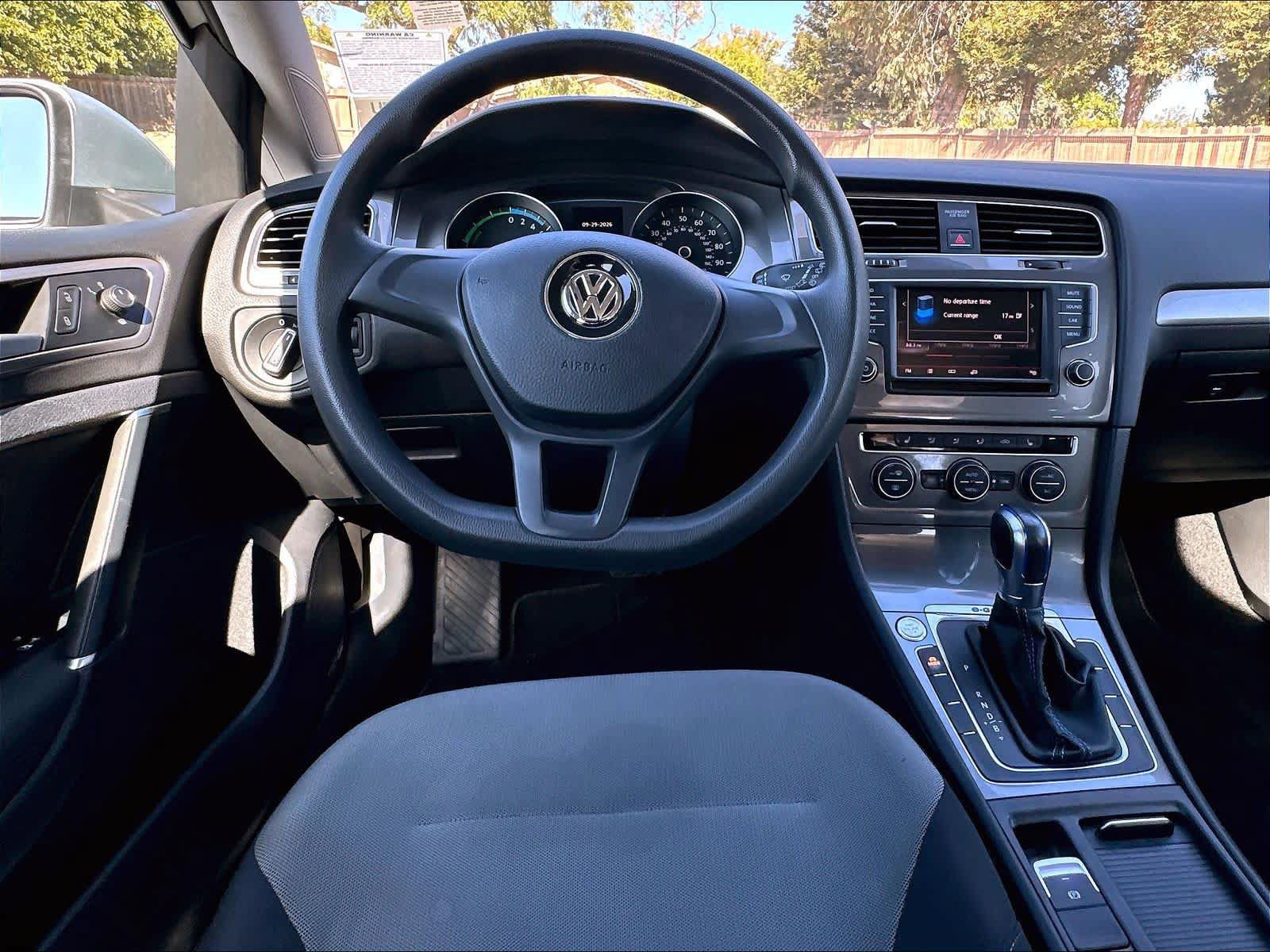 Used 2016 Volkswagen e-Golf SE w/ DC Fast Charging Package FWD image 9