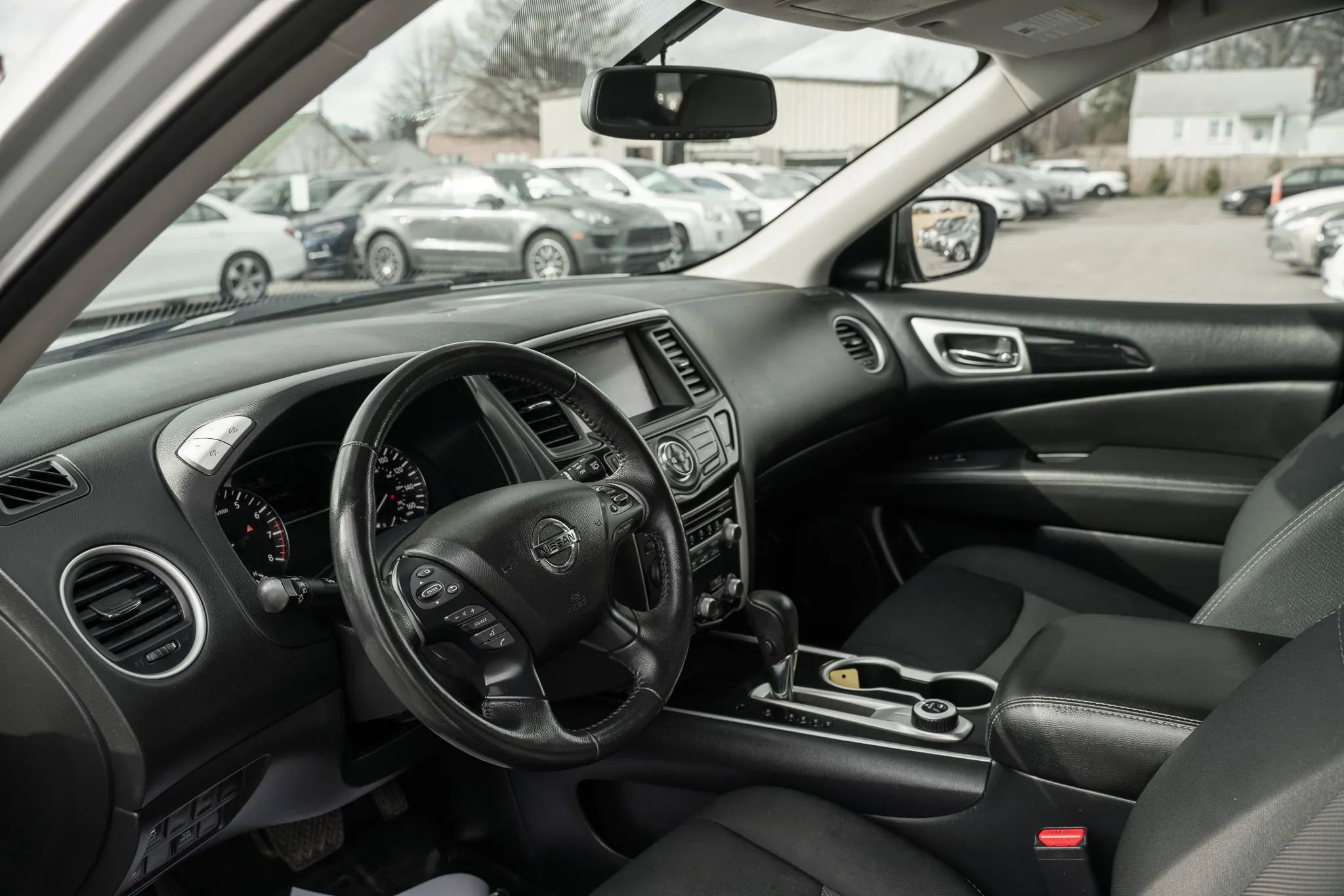 Used 2019 Nissan Pathfinder SV image 6