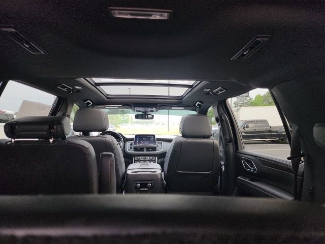 Used 2021 Chevrolet Suburban Z71 w/ Z71 Signature Package AWD/4WD image 15