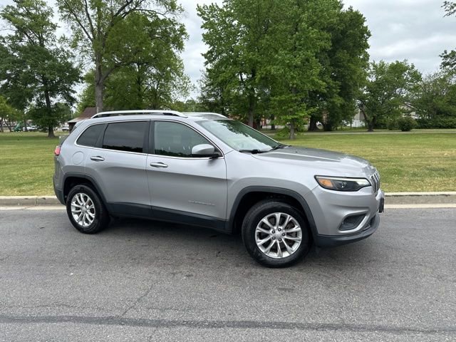 Used 2019 Jeep Cherokee Latitude w/ Cold Weather Group AWD/4WD image 2