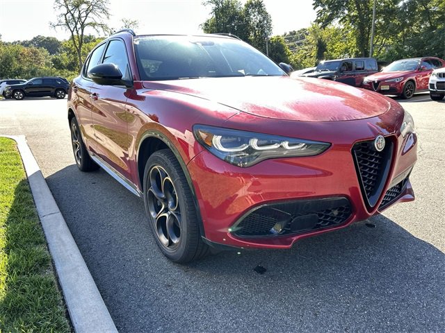 New 2025 Alfa Romeo Stelvio Sprint image 2