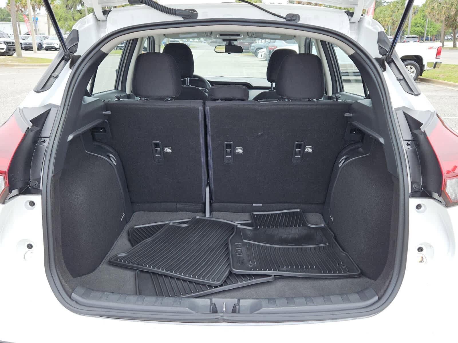 Used 2021 Nissan Kicks S FWD image 6
