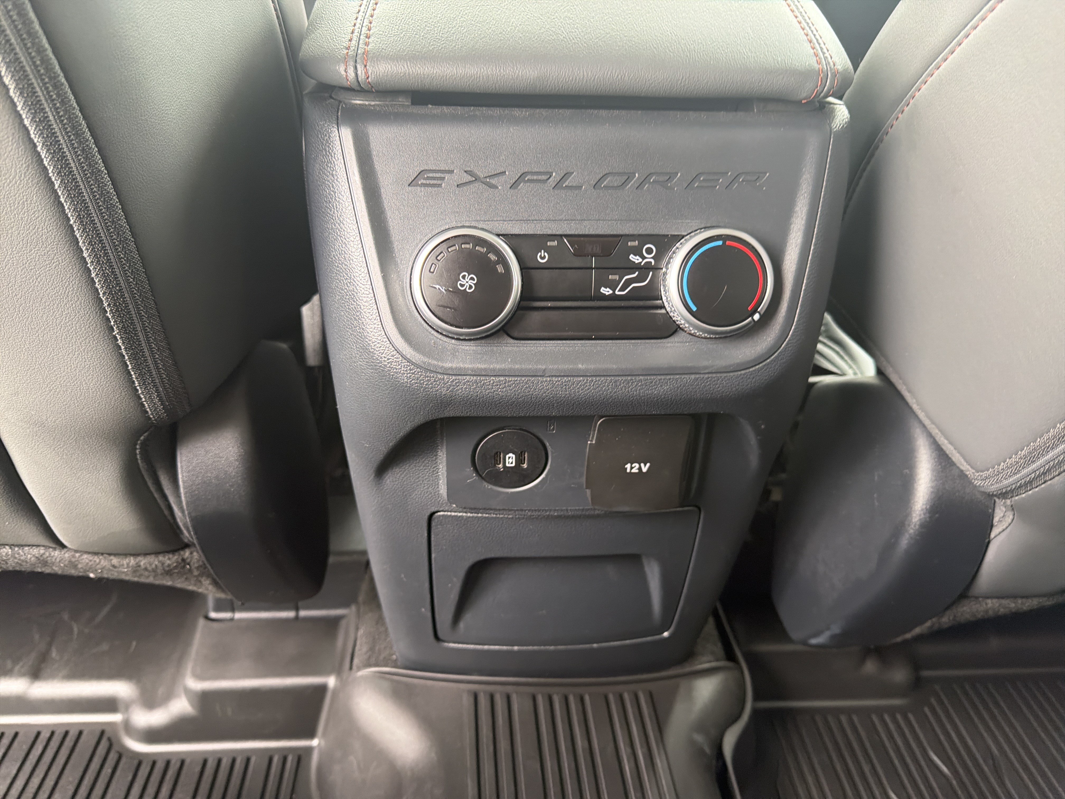 Used 2025 Ford Explorer Active w/ Active Comfort Package AWD/4WD image 28