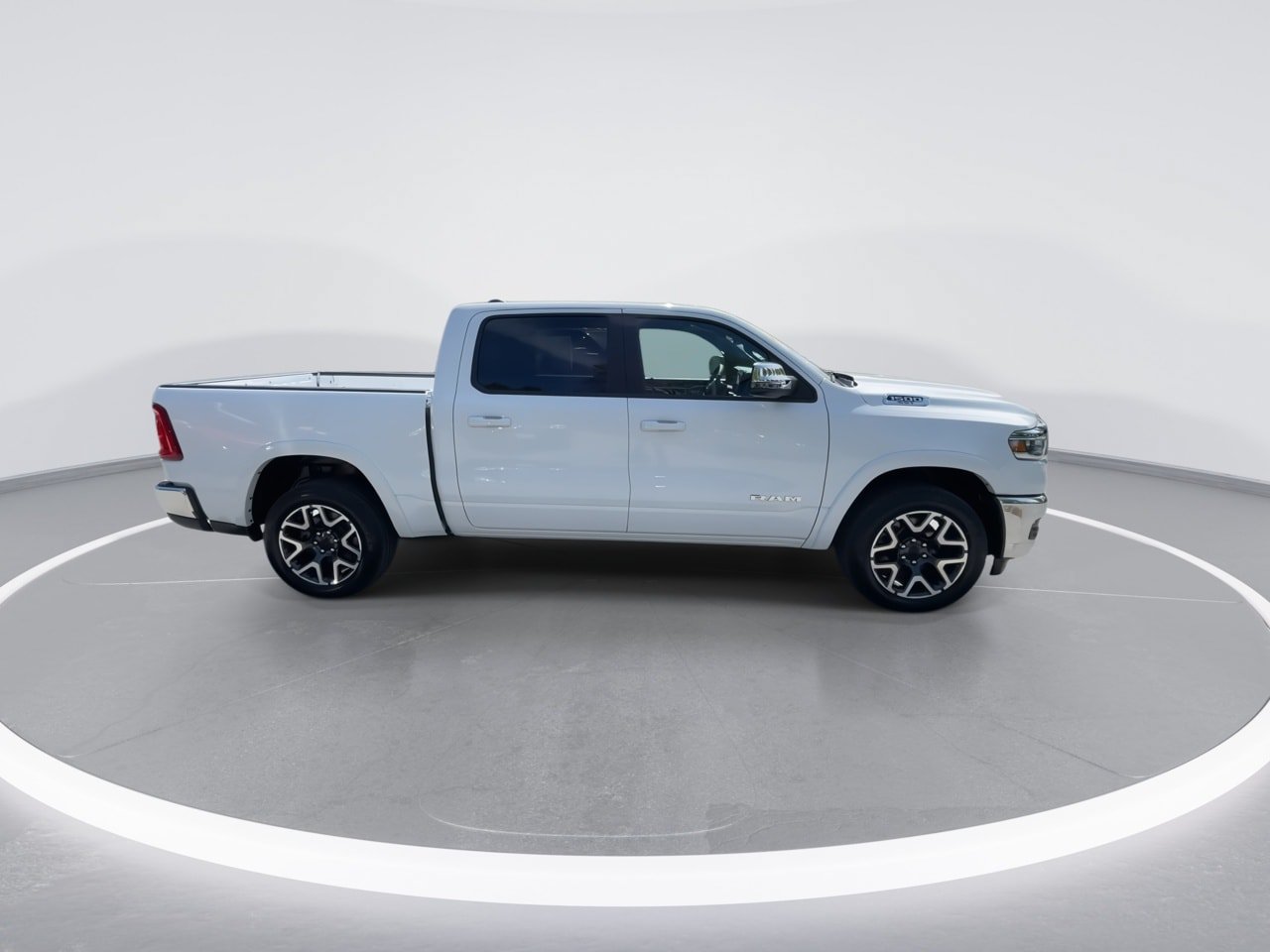 Used 2025 RAM 1500 Laramie AWD/4WD image 23