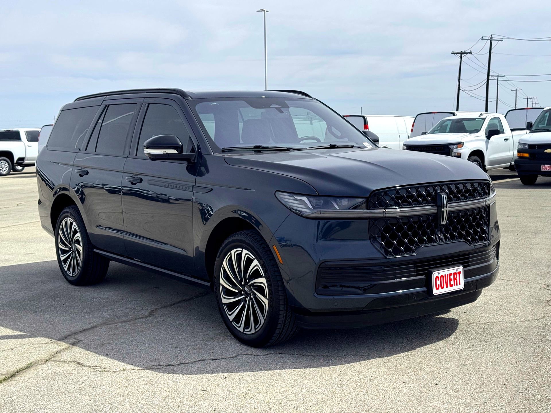 Used 2025 Lincoln Navigator Reserve w/ Jet Appearance Package image 4