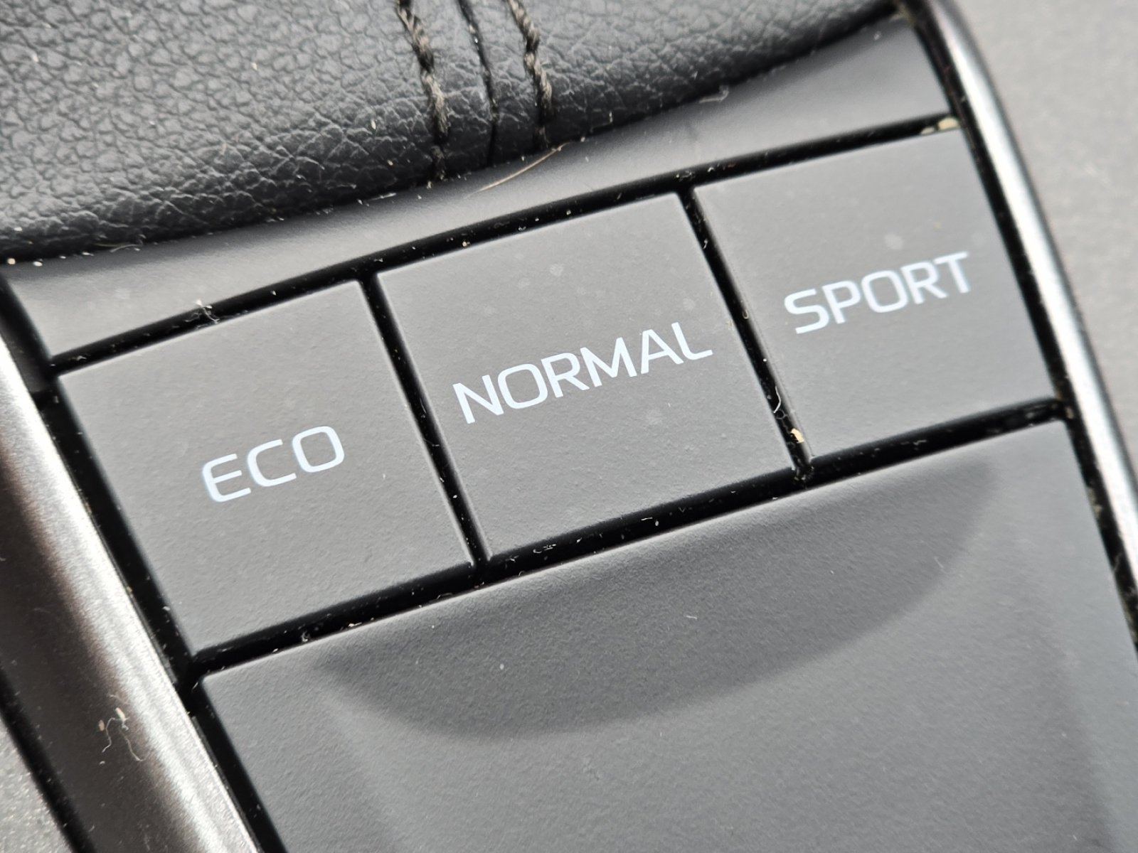 Used 2023 Toyota Camry SE FWD image 7