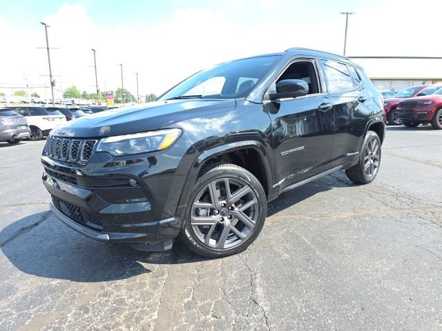 Used 2025 Jeep Compass Limited w/ Driver Assist Group I AWD/4WD image 2