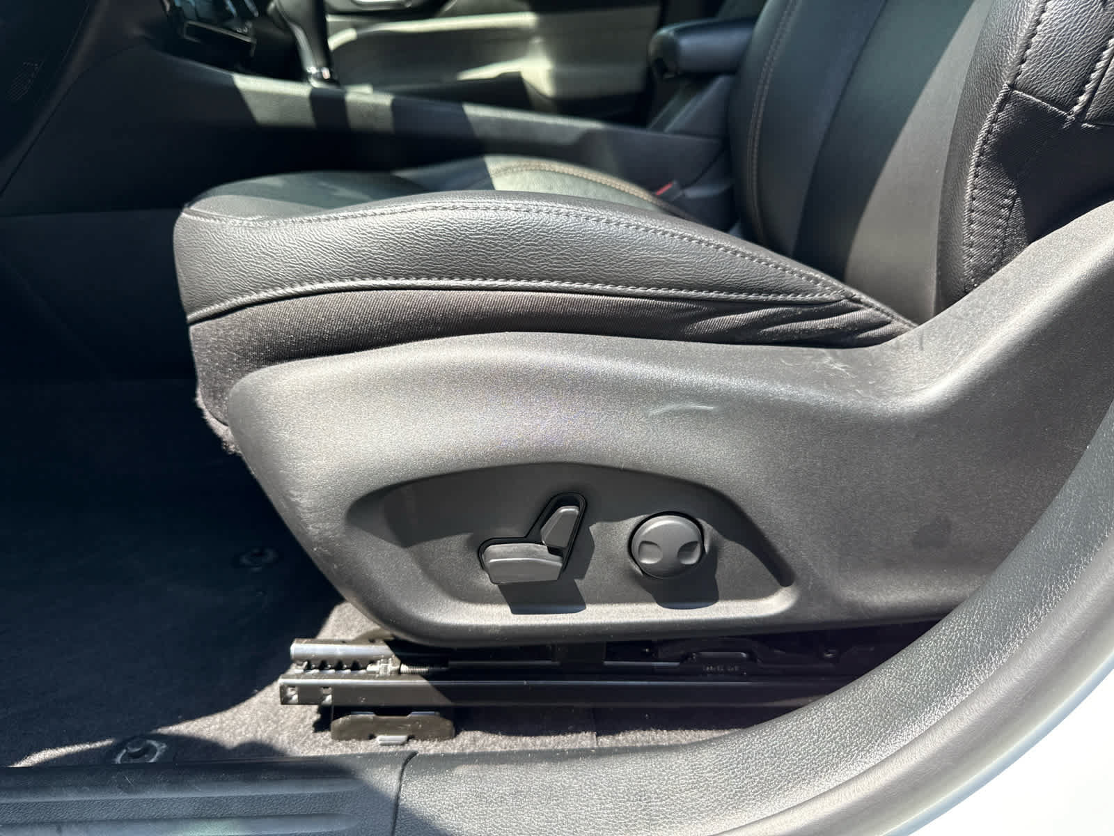 Used 2024 Jeep Compass Latitude w/ Sun and Sound Group AWD/4WD image 14