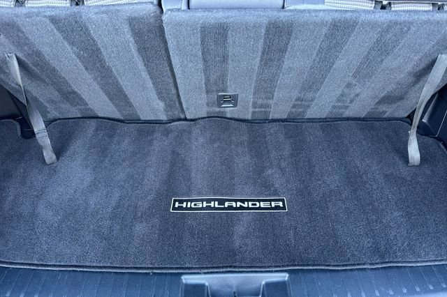 Used 2023 Toyota Highlander LE image 17