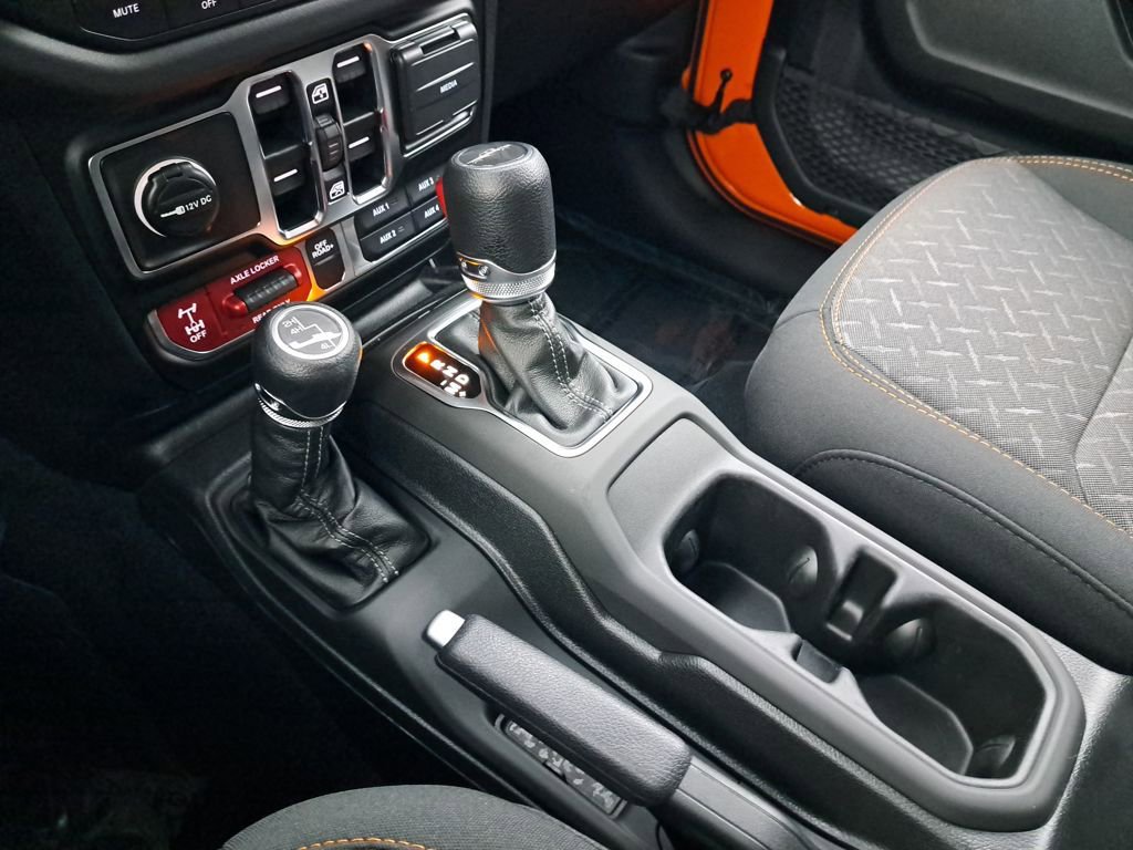 Used 2025 Jeep Gladiator Mojave w/ Convenience Group image 28