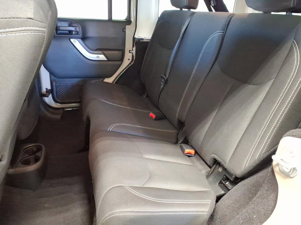 Used 2018 Jeep Wrangler Unlimited Sahara w/ Dual Top Group image 18