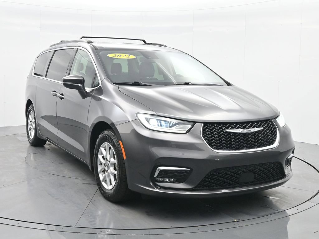 Used 2022 Chrysler Pacifica Touring-L image 4